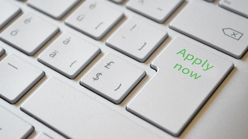 An image of a keyboard button reading &#039;apply now&#039;