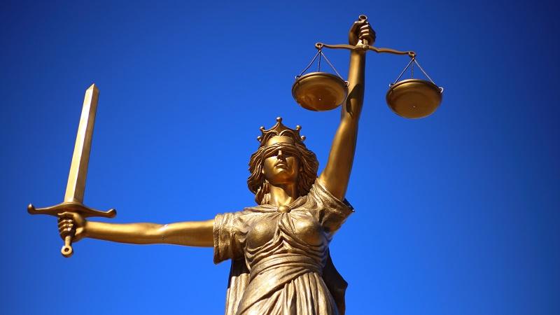 An image of a statue of Lady Justice