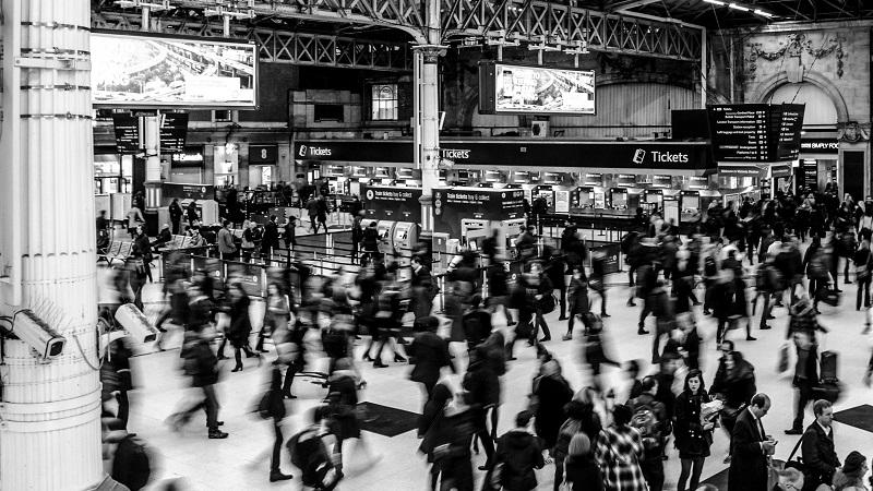 An image of a busy concourse at London&#039;s Victoria station